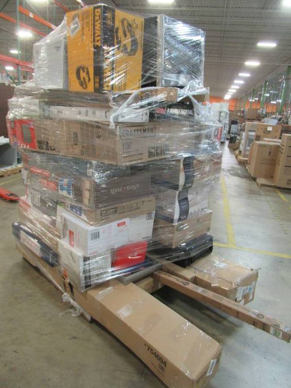 lot 148 image: LARGE WHOLESALE MIXED PALLET OF RETURNS - LITTLE BIT OF EVERYTHING, TOOLS, SMALL HOUSEWARES, OUTDOOR PATIO, LIGHTING AND MORE
