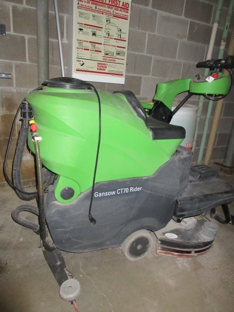 IPC EAGLE RIDE ON FLOOR SCRUBBER