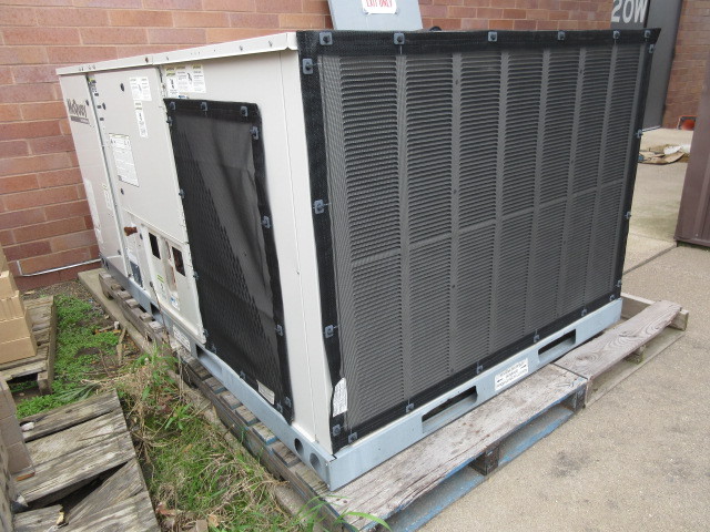 MC QUAY INSTITUTIONAL ROOFTOP AIR HANDLER