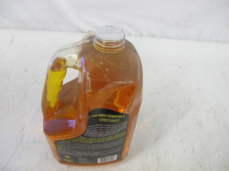 lot 117 image: Meguiars Gold Class Car Wash Shampoo & Conditioner - Jumbo Size - 30 Washes - 1 Gallon