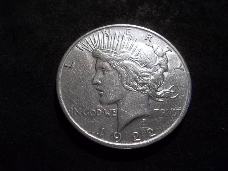 lot 32 image: 1922 D  Silver Peace Dollar
