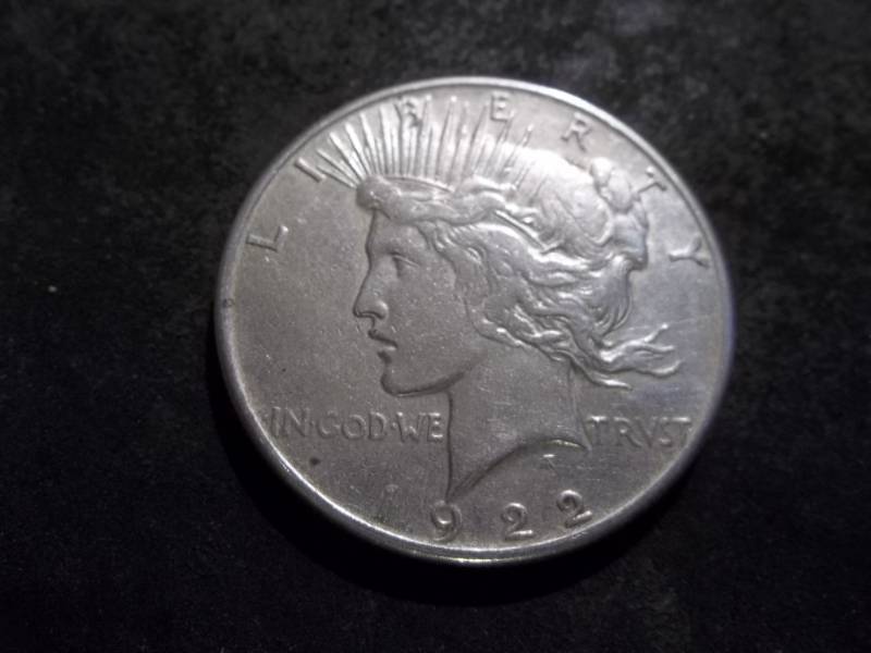 lot 33 image: 1922 S  Silver Peace Dollar