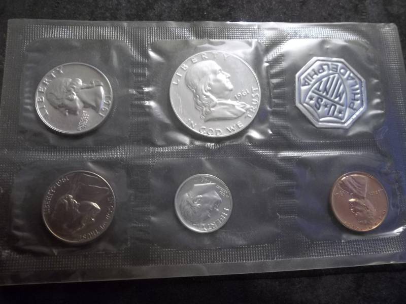 lot 58 image: 1961 US Unc. Mint Set