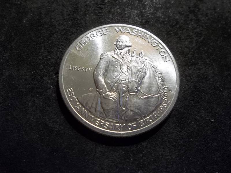 lot 67 image: George Washington 250th Birthday Commemorative Uncirculated Silver Half Dollar