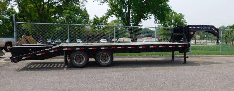 lot 1 image: 2012 PJ Gooseneck Flatbed Trailer