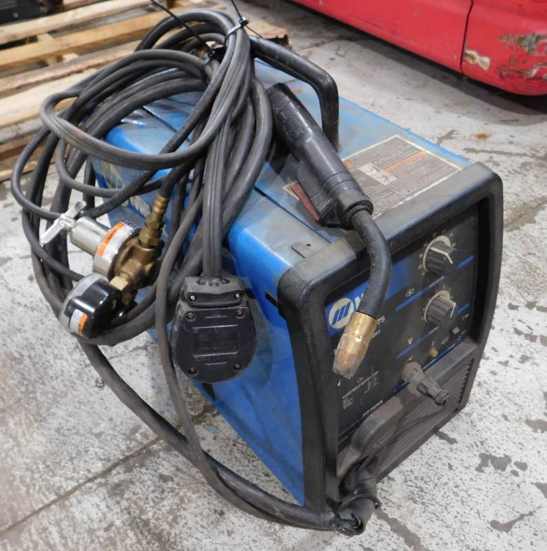lot 18 image: Millermatic 175  Wire Feed Welder