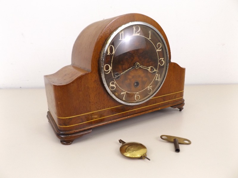 Vintage Art Deco Wood Mantle Clock