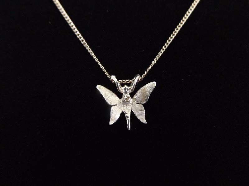 14k White Gold Butterfly Diamond Pendant Necklace