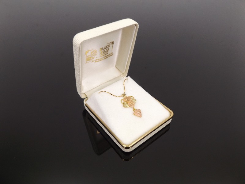 NEW 10k Black Hills Gold Leaf Pendant Necklace In Original Box