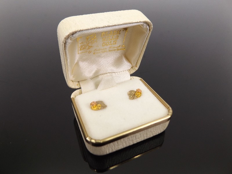 NEW 10k Yellow Black Hills Gold Leaf Earrings in Original Box