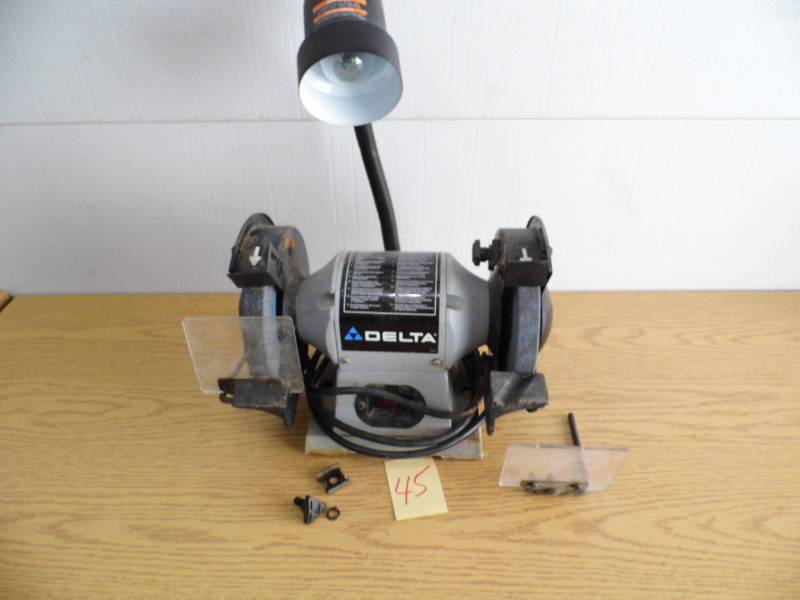 lot 45 image: Delta Bench Grinder
