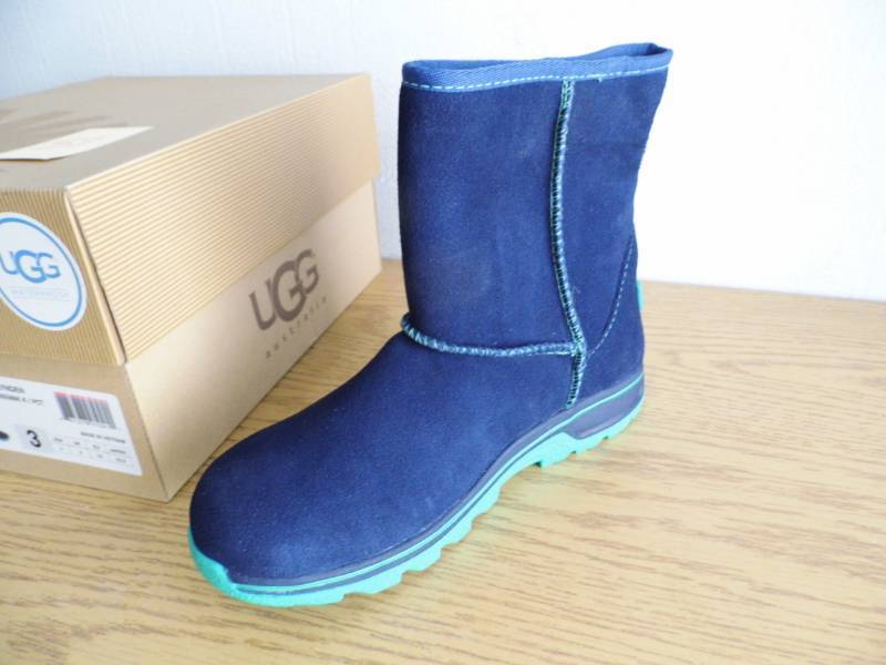 lot 51 image: Ugg Boots