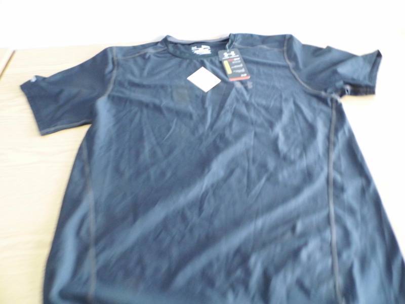 lot 54 image: Under Armour T