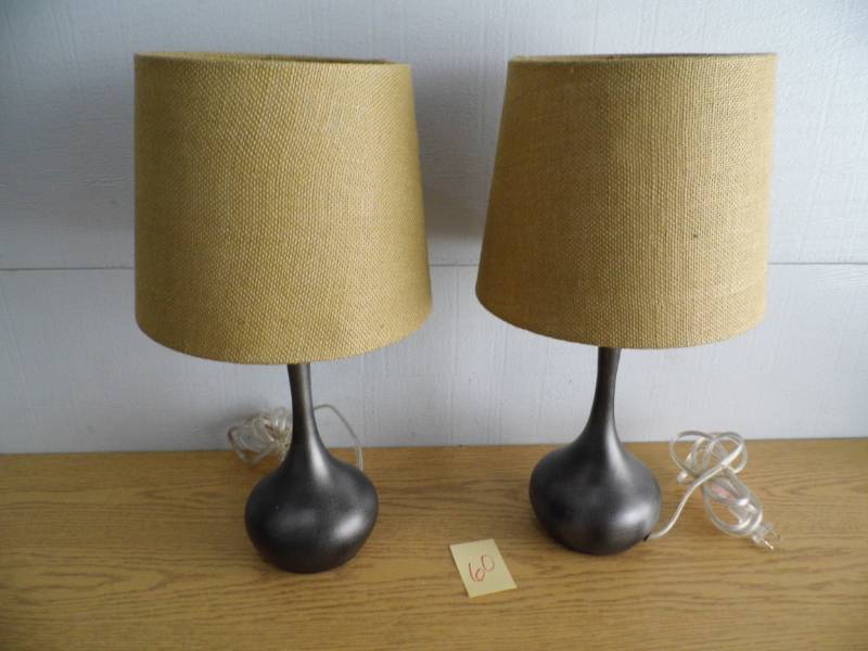 lot 60 image: Lot of 2 Table Lamps