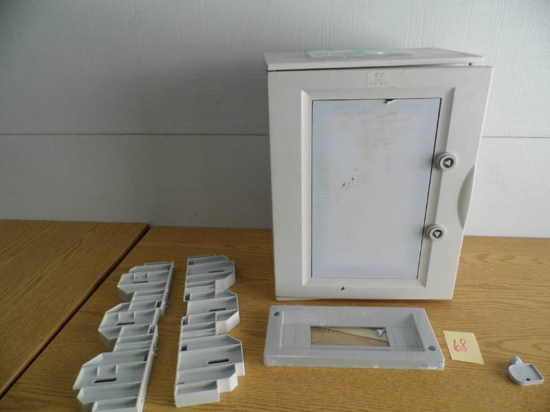 lot 68 image: Plastic Cabinet w Key