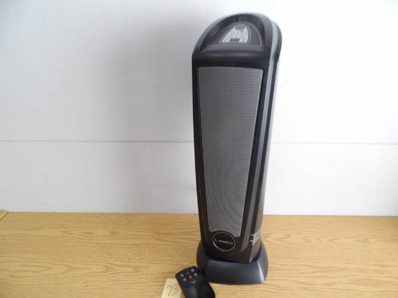 lot 73 image: Lasko Heater w Remote