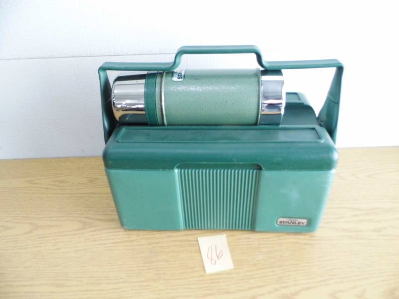 lot 86 image: Stanley Lunchbox w Thermos