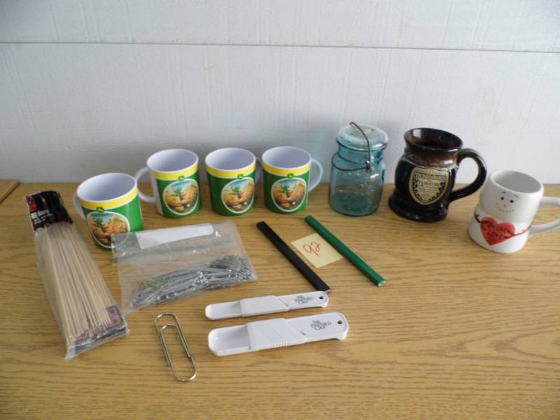 lot 92 image: John Deere Plastic Mugs - Stein