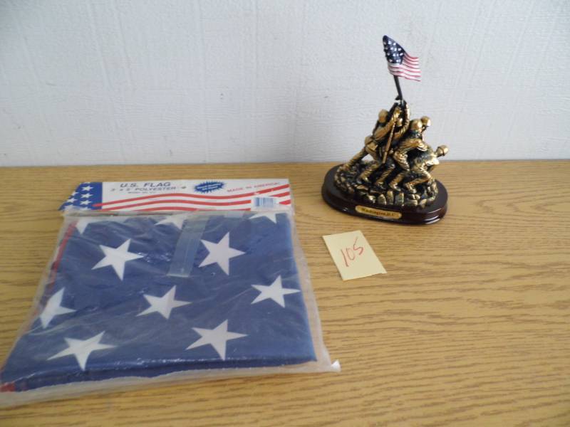 lot 105 image: Flag - Patriotic Statue