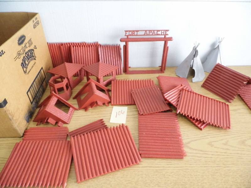 lot 106 image: Fort Apache Marx Toy