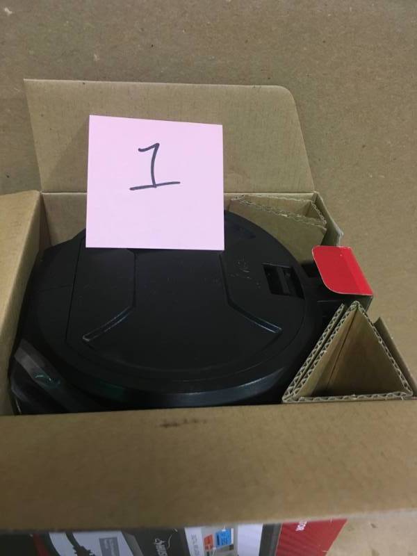 lot 1 image: Husky 12120 Volt Auto and Home Inflator in good condition