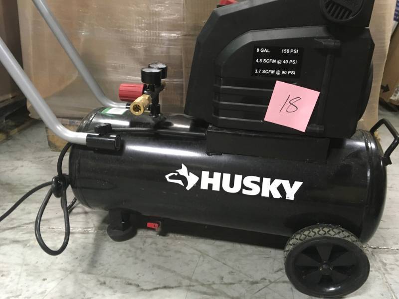 lot 18 image: Husky 8G 150 PSI Hotdog Air Compressor in good condition