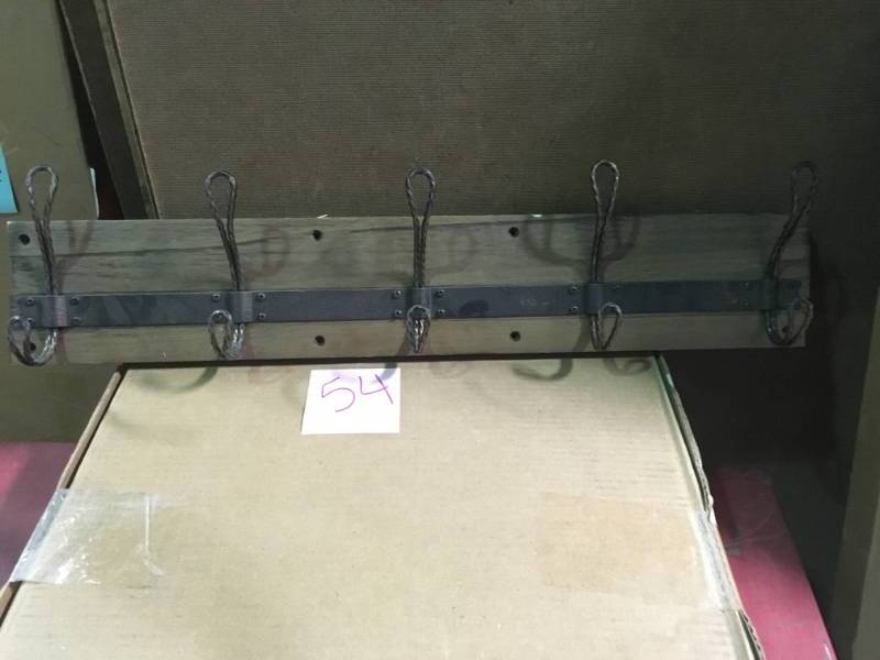 lot 54 image: WALL MOUNTED COAT RACK WITH 5 HOOKS in good condition