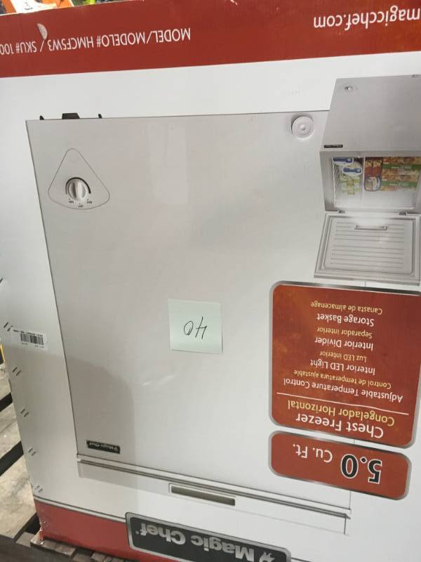 lot 40 image: Magic Chef 5.0 cu. ft. Chest Freezer in White in good condition