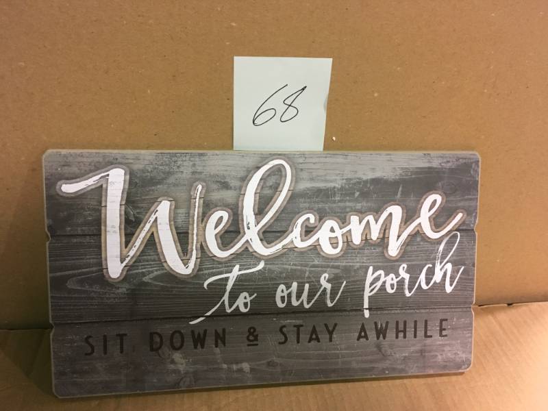 lot 68 image: Welcome To The Front Porch Reclaimed Wood Decorative Sign in good condition