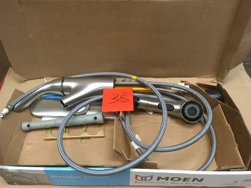 lot 38 image: MOEN Brecklyn Single-Handle Pull-Out Sprayer Kitchen Faucet with Power Clean in Spot Resist Stainless  in good condition