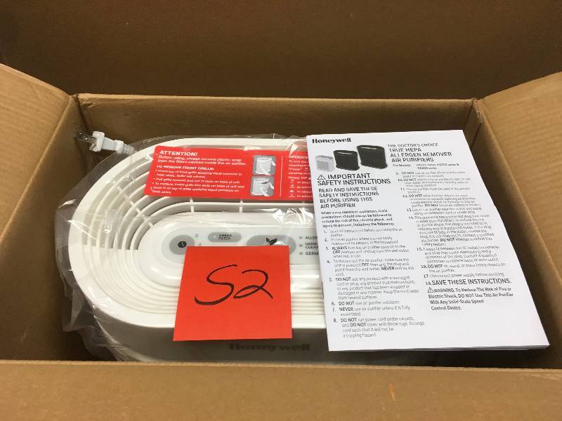 lot 52 image: Honeywell True HEPA 155 sq. ft. Allergen Remover Air Purifier  in good condition