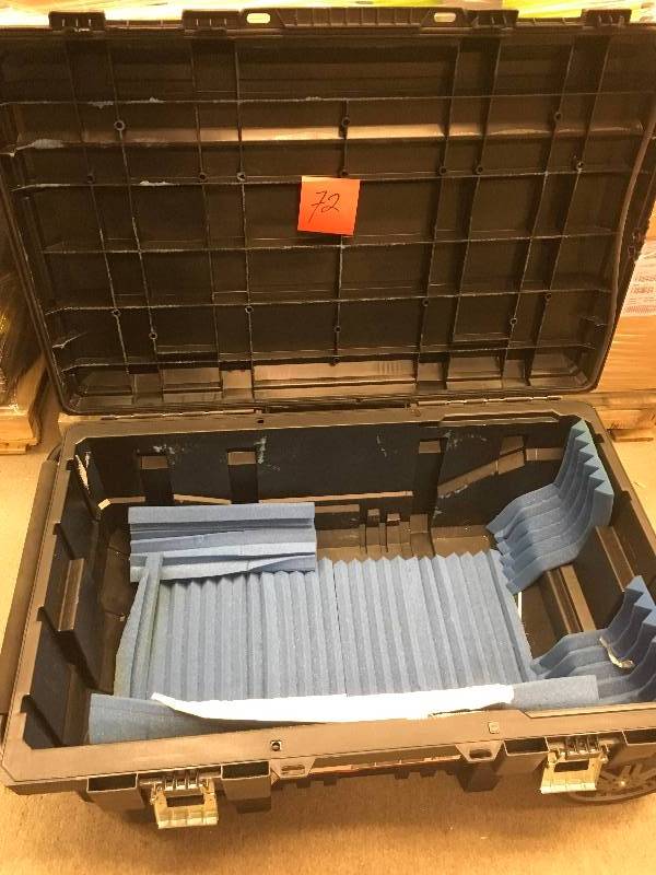 lot 72 image: Husky 35 in. Mobile Job Tool Box DAMAGE BROKEN