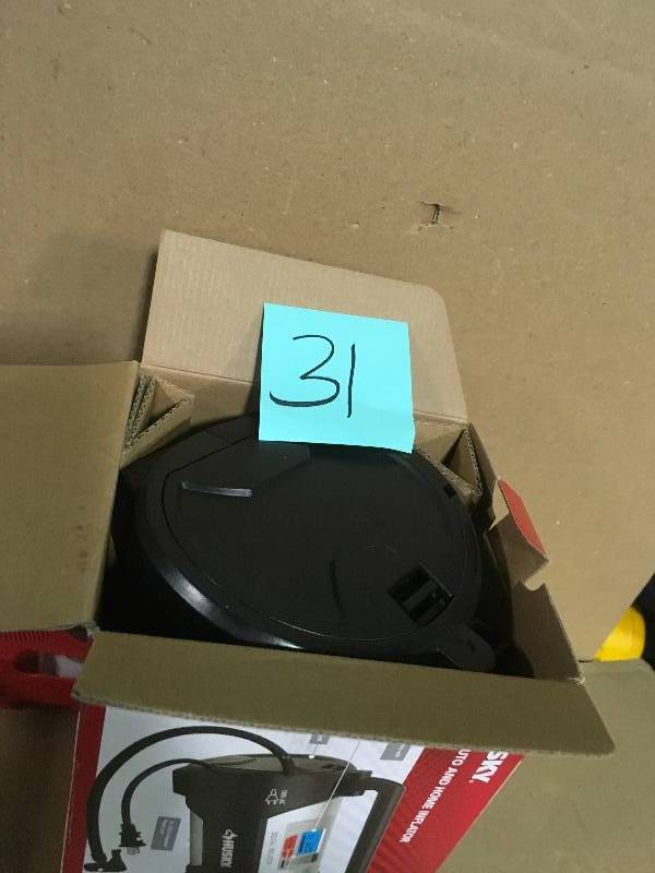 lot 31 image: Husky 12120 Volt Auto and Home Inflator  in good condition