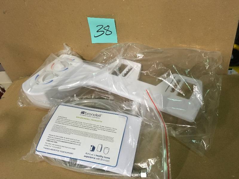 lot 38 image: Brondell Dual Temperature Bidet Attachment in White  in good condition