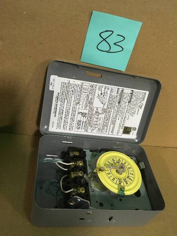 lot 83 image: Intermatic T104 Series 40 Amp 208-277-Volt DPST 24 Hour Mechanical Time Switch Mechanism  in good condition