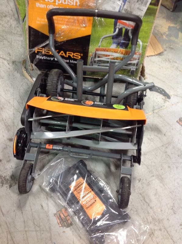 lot 123 image: Fiskars  18 in. Cut Manual Push Non-Electric Walk Behind Reel Mower in good conditions