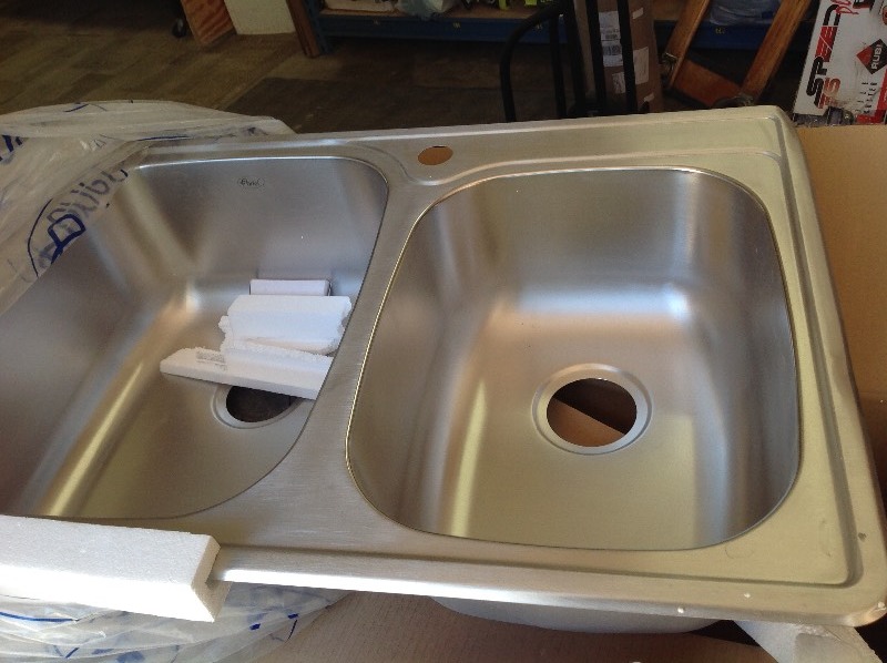 lot 128 image: eModernDecor  Top Mount Drop-In 18-Gauge Stainless Steel 33 in. x 22 in. x 9 in. Deep 1-Faucet Hole Double Bowl 6040 Kitchen Sink not used whit small damage on the cornerd please review the pictures