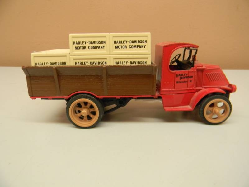 lot 13 image: 1925 BULLDOG LIMITED EDITION DIE CAST REPLICA - HARLEY-DAVIDSON - NEW - SEE PICTURES