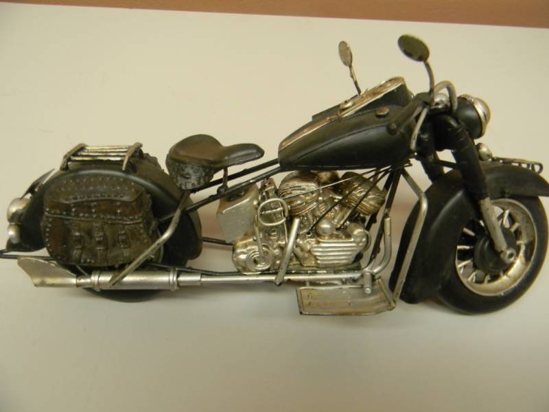 lot 25 image: HARLEY-DAVIDSON FOLK ART STYLE MOTORCYCLE - VERY COOL NICE PIECE - RARE - SEE PICTURES