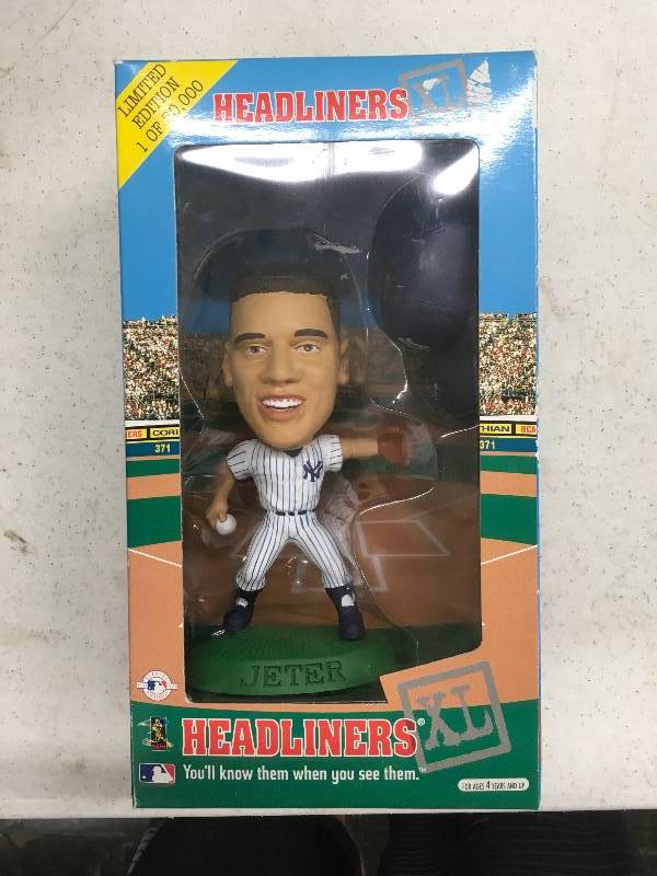 Derek Jeter Headliners Figurine