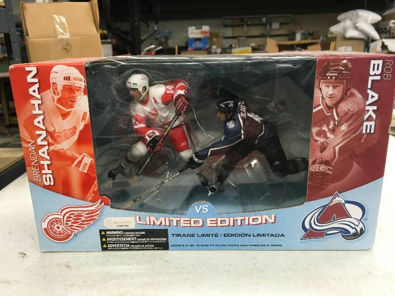 Brendan Shanahan VS Rob Blake Figurines