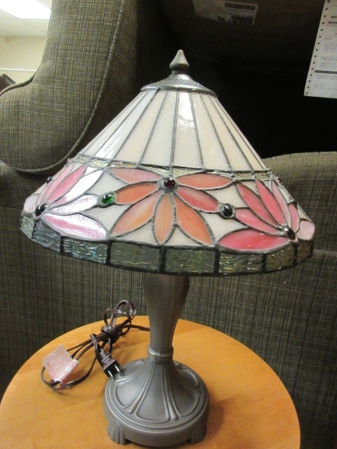 lot 121 image: STAINED GLASS LAMP