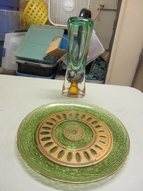 lot 139 image: SIGNED ART GLASS VASE AND GOLD TRIMMED PLATE