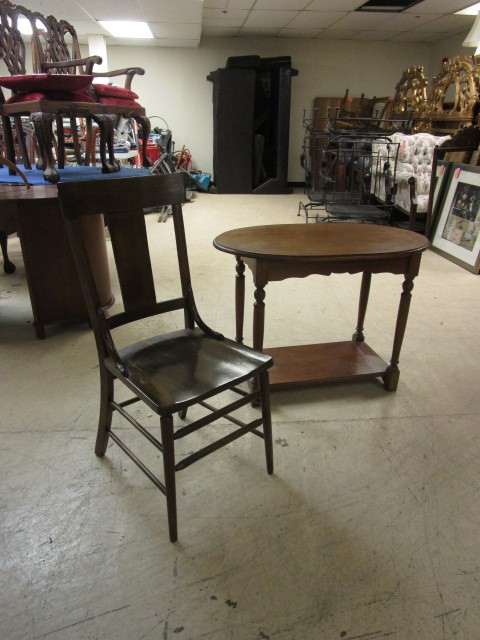 lot 142 image: WOOD TABLE AND CHAIR