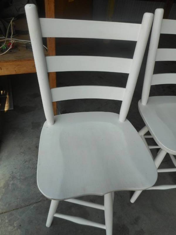 lot 5 image: Bar Stools