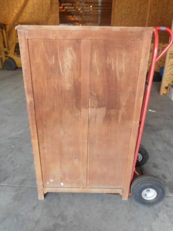 lot 10 image: Dresser