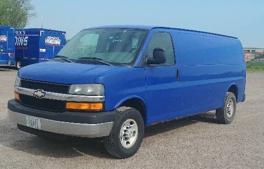 lot 3 image: 2005 Chevrolet Express 3500