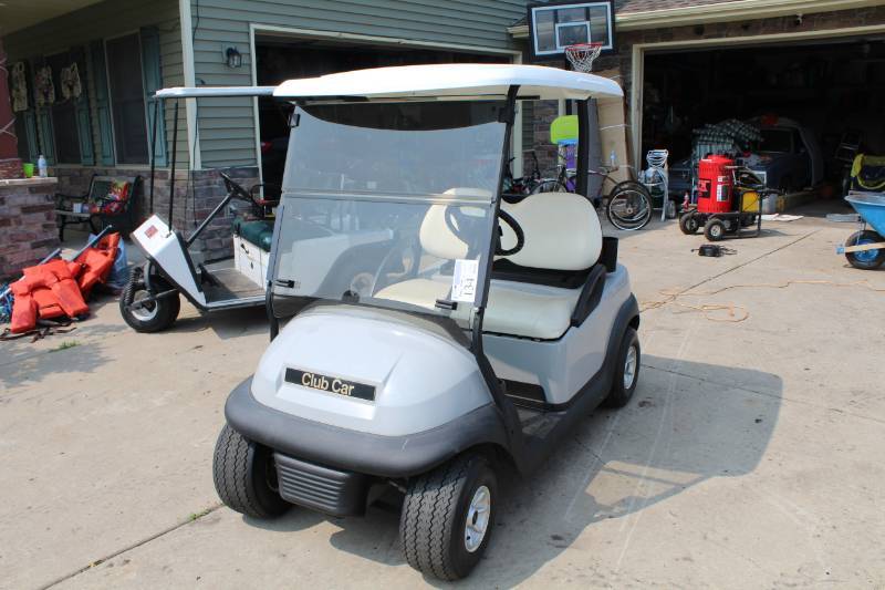 lot 134 image: 2014 Club Car Presidental DS 2-Seat Golf Cart with Golf Club Rack