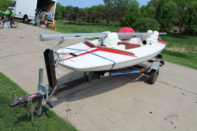 lot 128 image: Johnson Boat Works Sail Boat with Highlander Single-Axle Sail Boat Trailer