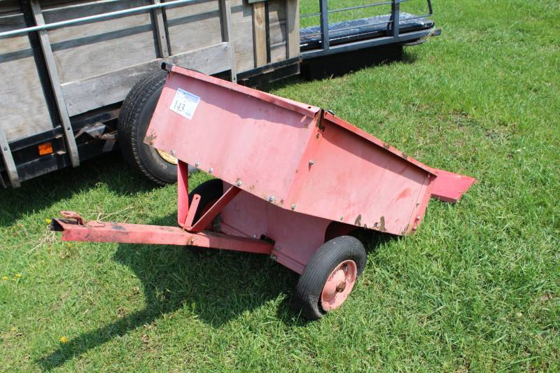 lot 143 image: Garden Tractor Trailer